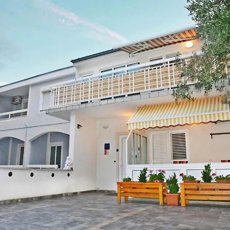 1 Apartment